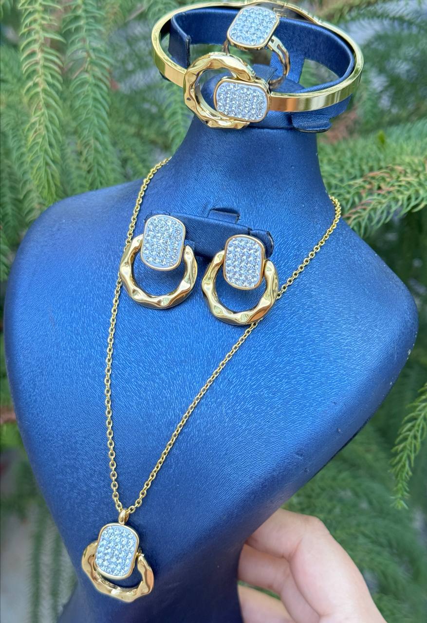 Parure super lux « 4pcs »
Acier inoxydable 
175alf